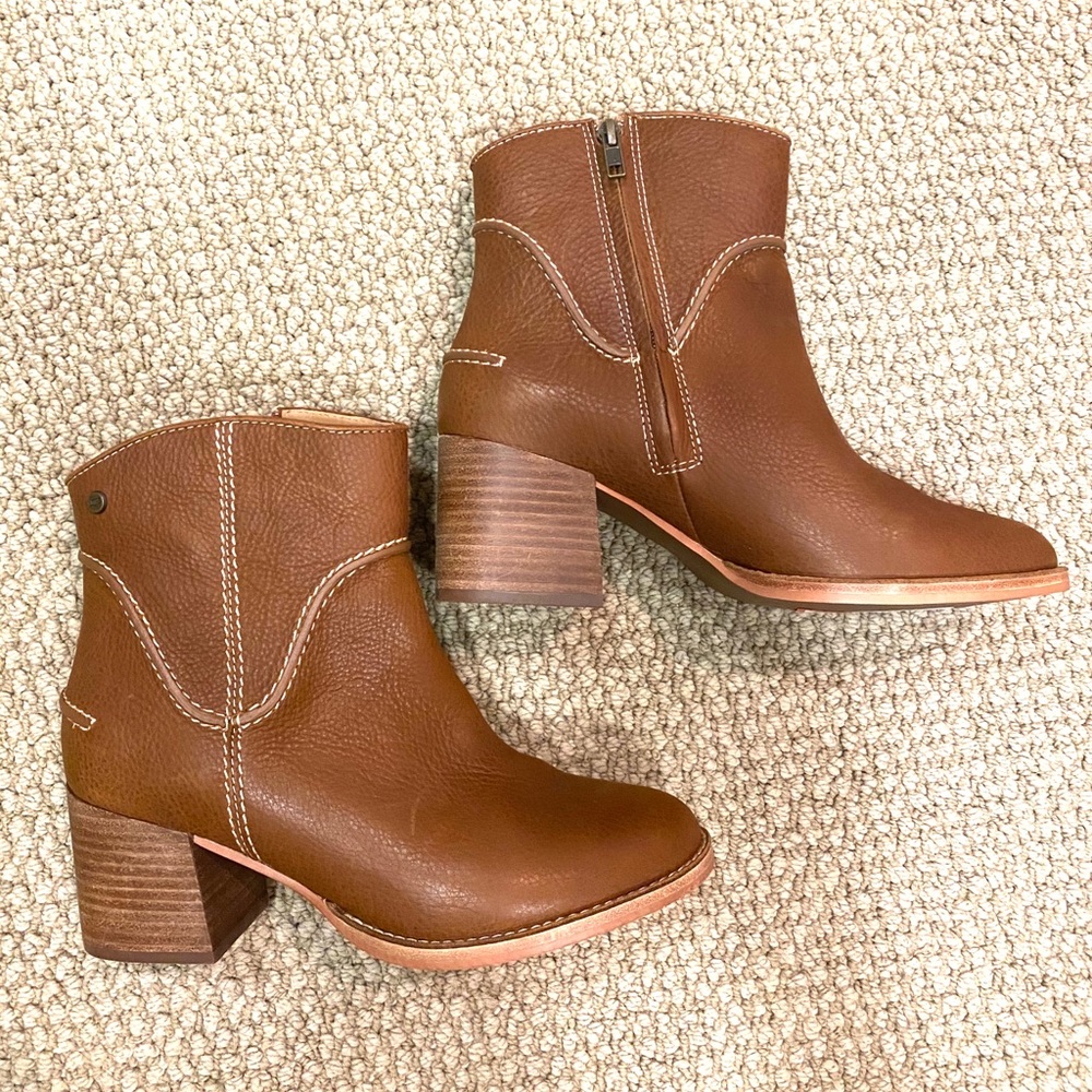 UGG Brand New Brown Stacked Heel Boots